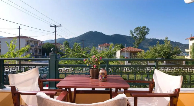 Εsperides Golden, Book Apartment Chrisi Akti 