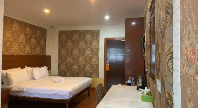 Easy Hotel