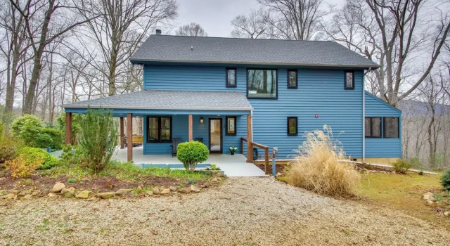 Коттедж с 3 комнатами с балконом Modern Nellysford Getaway on 40 Private Acres