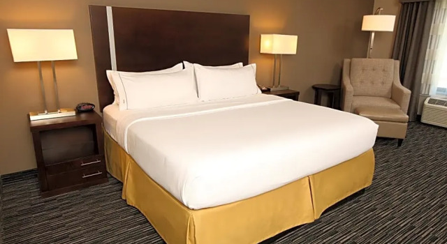 Двухместная студия Holiday Inn Express & Suites Omaha South Ralston Arena by IHG