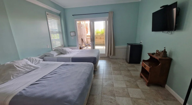 Четырёхместный номер Standard рядом с пляжем Sandcastle Beachfront Inn