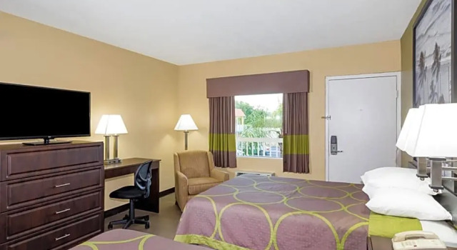 Номер Deluxe Super 8 by Wyndham Sarasota Near Siesta Key