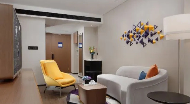 Люкс Hampton by Hilton Qionghai Railway Station