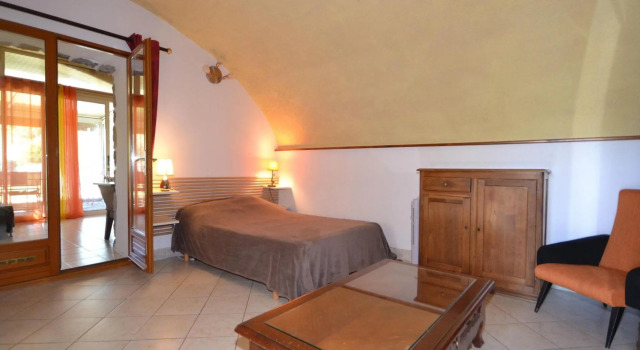 Amazing apartment in Lanas with large garden