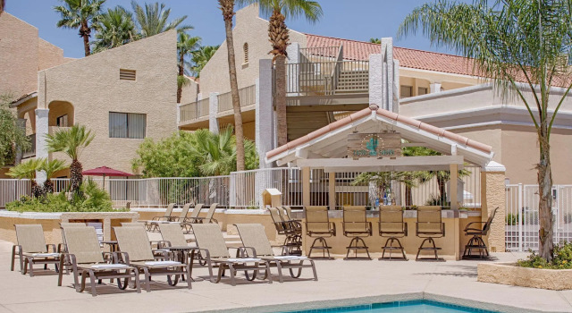 Кровать в общем номере Crowne Plaza Phoenix - Chandler Golf Resort by IHG