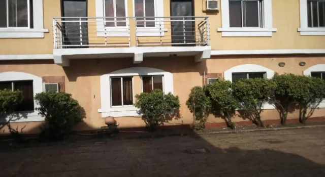 Oko Courts MU1 3 BR Apartment with SWIMMING POOL