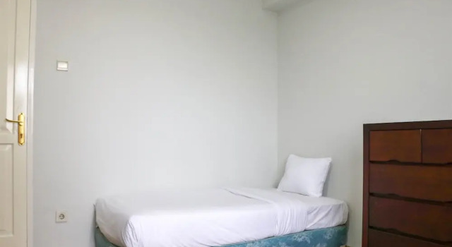 Cozy Living and Modern 2BR Puri Garden Apartment By Travelio, Book Apartment Jakarta Jakarta Province