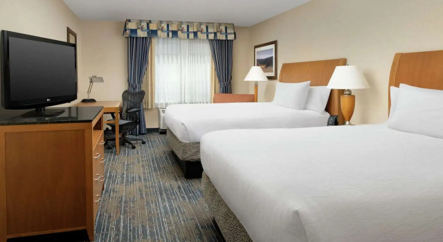 Четырёхместный номер Standard Hilton Garden Inn Yakima Downtown