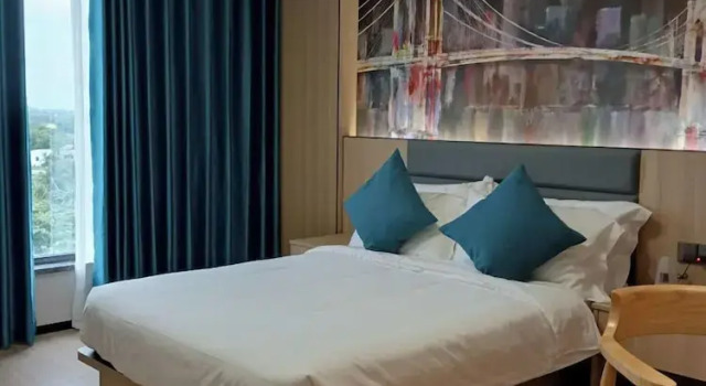 Люкс Presidential с 2 комнатами с балконом и с видом на город Fans Hotel Palo