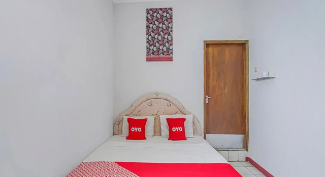 Deluxe suite Hotel Lie Mas Prigen Pasuruan Mitra RedDoorz
