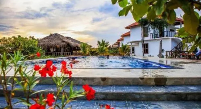 Whisky Point Surf Cabana, Buchen Sie Hotel Hotels in Bezirk Ampara mit Pool, Schwimmbad