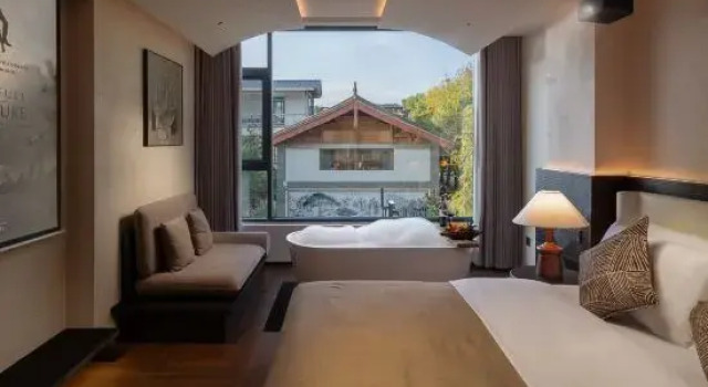 Двухместный люкс с видом на горы Bamboo Boat Snow Mountain Resort Lijiang Gucheng