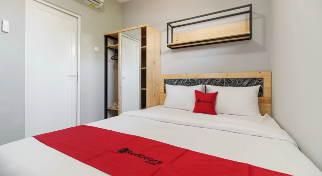 RedDoorz near Plaza Atrium Senen