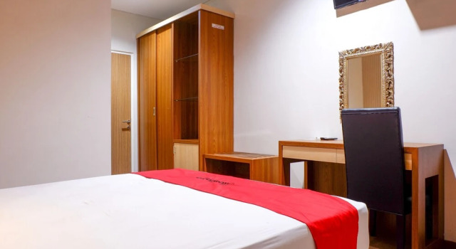 RedDoorz Plus near Mall Ciputra Semarang, Rezervovat Hotel Hotely v Semarang s parkováním, poblíž Semarang Grand Mosque, Parkování