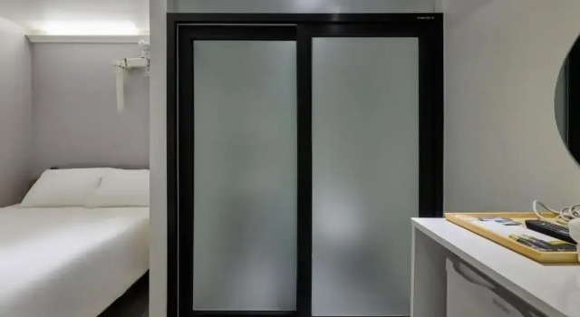 Half rest hostel Jongno Insa, Забронировать Хостел Хостелы Сеула, рядом с Торговый центр M Plaza, Хостел