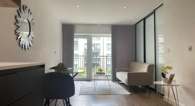 Sunny Gardens 3-bed Apartment in London, Varaa Huoneisto Asunnot kohteessa Merseyside, Huoneisto