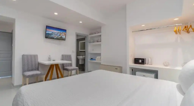 Номер Economy Central Fira Suites