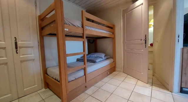 Rare : au bord du lac d’Annecy, cosy appartement en rez de jardin avec terrasse privative