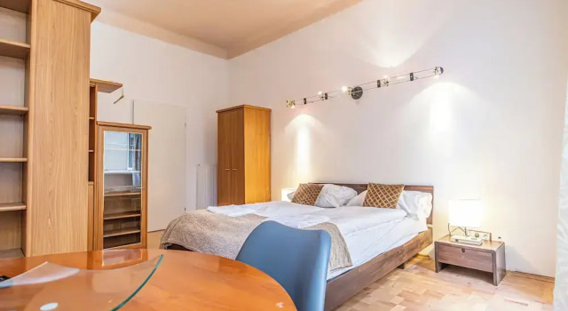 Chic 2BR City Stay Central Location