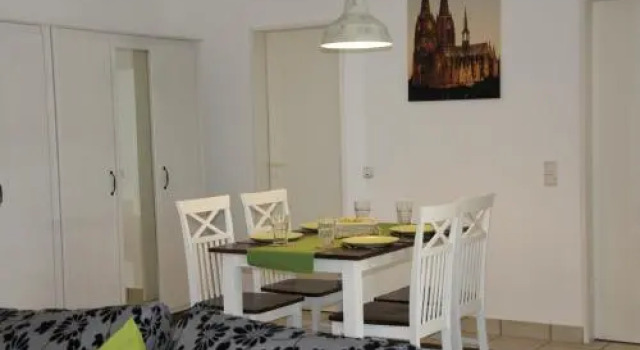 Apartment-Koeln-Bonn, Ihr Zuhause auf Zeit., Забронировать Апартаменты/квартира Весселинг Северный Рейн-Вестфалия