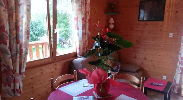 Charmant Chalet Vosgien - Idéal Couple/Curistes - Calme et Nature - Proche Plombières-les-Bains - FR-1-589-230, Book Chalet Villas in Lorraine, Villa