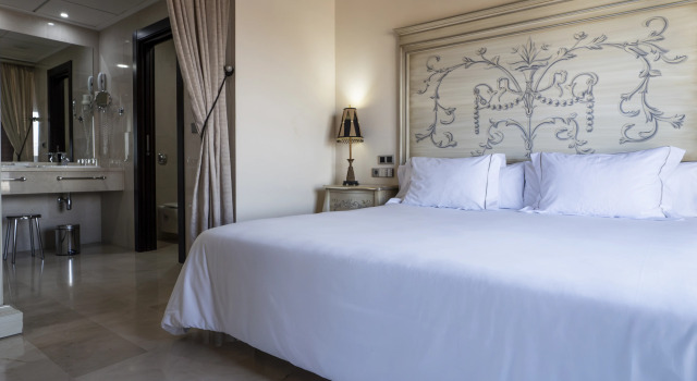 Senator Águilas Hotel