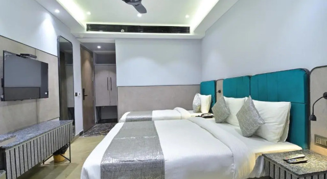 Номер Standard HOTEL UPTOWN - Luxury Restaurant & Rooftop Near Connaught Place