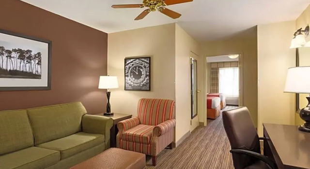 Четырёхместный люкс Country Inn & Suites by Radisson, Albert Lea - Austin