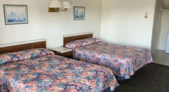 Четырёхместный номер Standard Embassy Motel