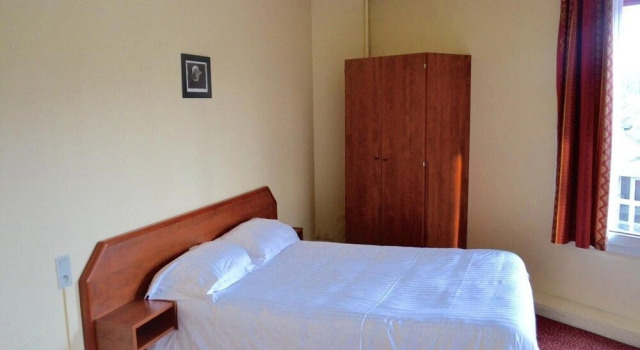 Grand Hotel De La Gare, Book Hotel Evreux 