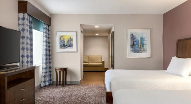 Четырёхместный номер Premium Hilton Garden Inn Louisville Downtown