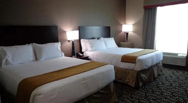 Четырёхместный номер Standard Holiday Inn Express and Suites Lubbock South by IHG