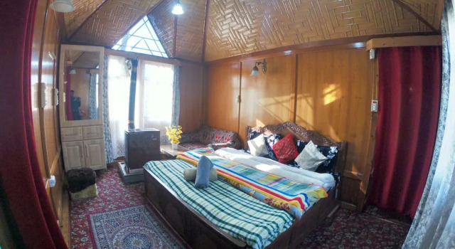 Goona palace houseboats