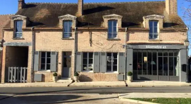 Kilometre 41, Boek Hotel  
