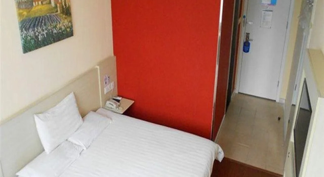 Hanting Express Beijing Communication University of China North Gate