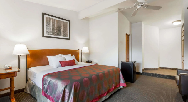 Ramada by Wyndham Rock Hill at Sullivan Center, Prenota Hotel Rock Hill Sullivan County