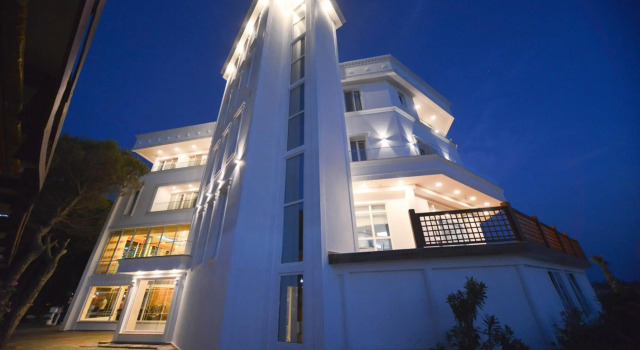 Hotel Elesio, Rezerwuj Hotel Golem Tirana County