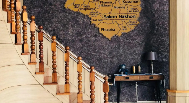 Vince Sakon, Varaa Hotelli Hotellit North-Eastern Thailand pysäköinnillä, Pysäköinti