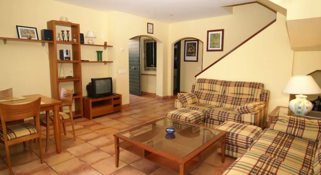 Quaint Villa in Navata With Fenced Garden, Book Villa Navata Alt Empordà