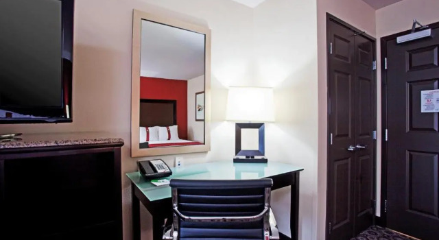 Четырёхместный номер Superior Holiday Inn Oceanside Marina Camp Pendleton by IHG