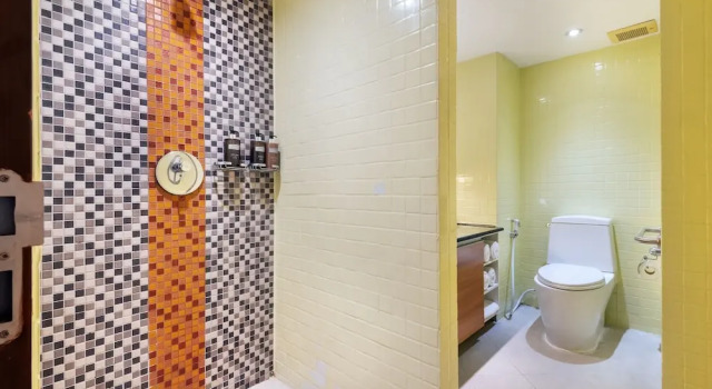 Номер Standard с 3 комнатами с балконом Bandara Silom Suites