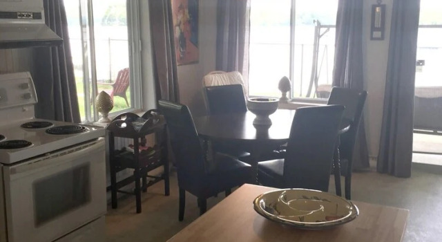 Chalet With 2 Bedrooms in Knowlton, With Wonderful Lake View, Enclosed, Rezervovat Chata  