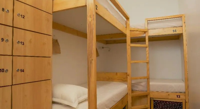 Кровать в общем номере Nap Manor Hostels