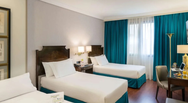 Трёхместный номер Classic Отель Sercotel Gran Hotel Conde Duque
