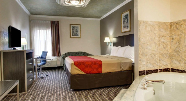 Люкс c 1 комнатой Econo Lodge Inn & Suites Diamondhead