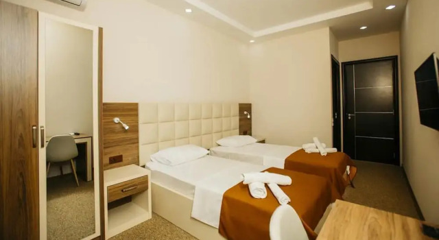 Your twin room is only 900m from the Batumi beachfront, Book Bed and Breakfast Batumi 
