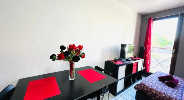 Le Red Escape à 15min du centre avec parking privé gratuit, Réserver Appartement Annecy-le-Vieux Lac d'Annecy, près de École de ski d'Annecy Semnoz