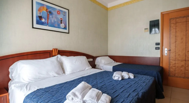 Четырёхместный номер Standard с балконом Hotel Rex Rimini