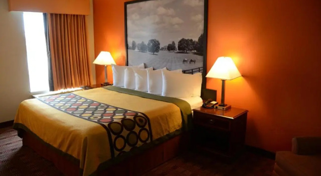 Люкс Super 8 by Wyndham Louisville/Expo Center