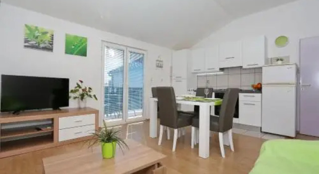 Apartment Dent, Забронировать Апартаменты/квартира Бибинье Задарская жупания, рядом с Пляж Бибиньски Мликарич